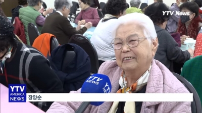 세배 받던 어르신들,  눈시울